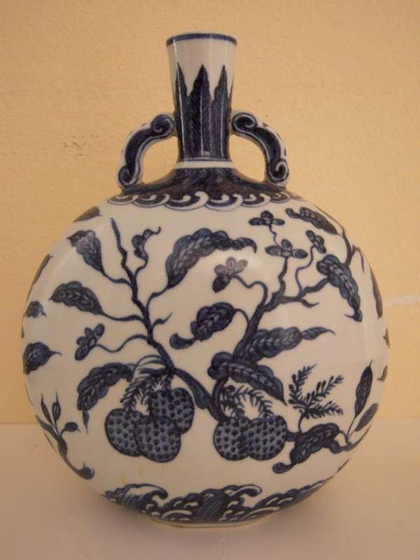 Chinese White & Blue Ears flat bottles (1 of 4)