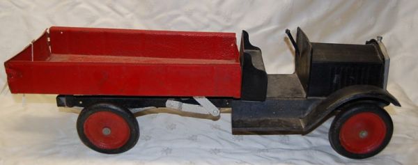 Vintage Dump Truck Made by Keystone - 2