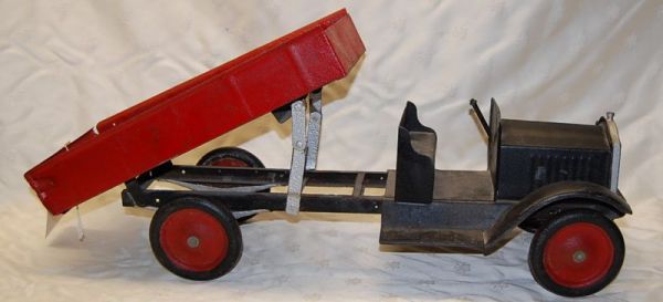 Vintage Dump Truck Made by Keystone - 3
