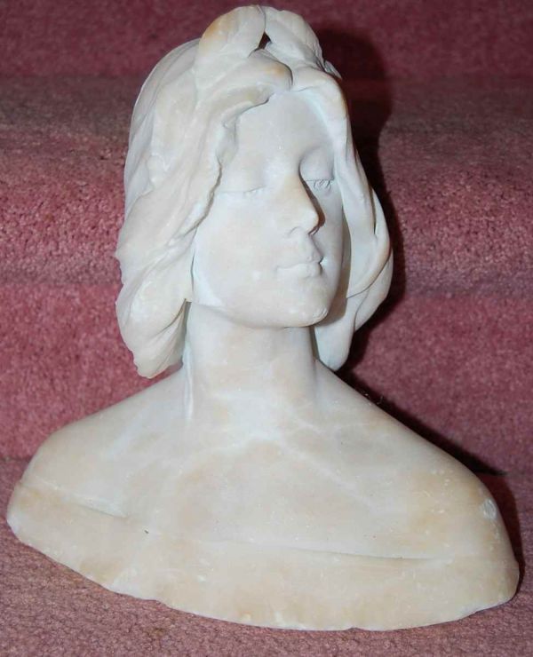 BEAUTIFUL MARBLE BUST SIGNED E. FIAHCHI