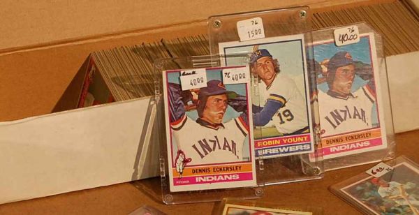 1976 TOPPS BASEBALL CARDS APPROX. 800 - 2