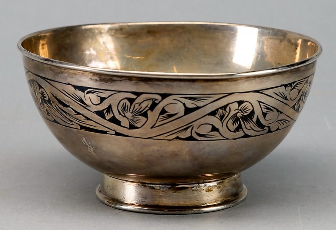 Vintage Riga Russia (Latvia) Bowl .875 Niello silver: Cute bowl from the former Soviet Russia, Riga, now the capital of Latvia. This bowl is approx 2 1/4" tall and 4 1/2" wide. Beautiful patinated floral design around the outer rim. Bowl is marked along 