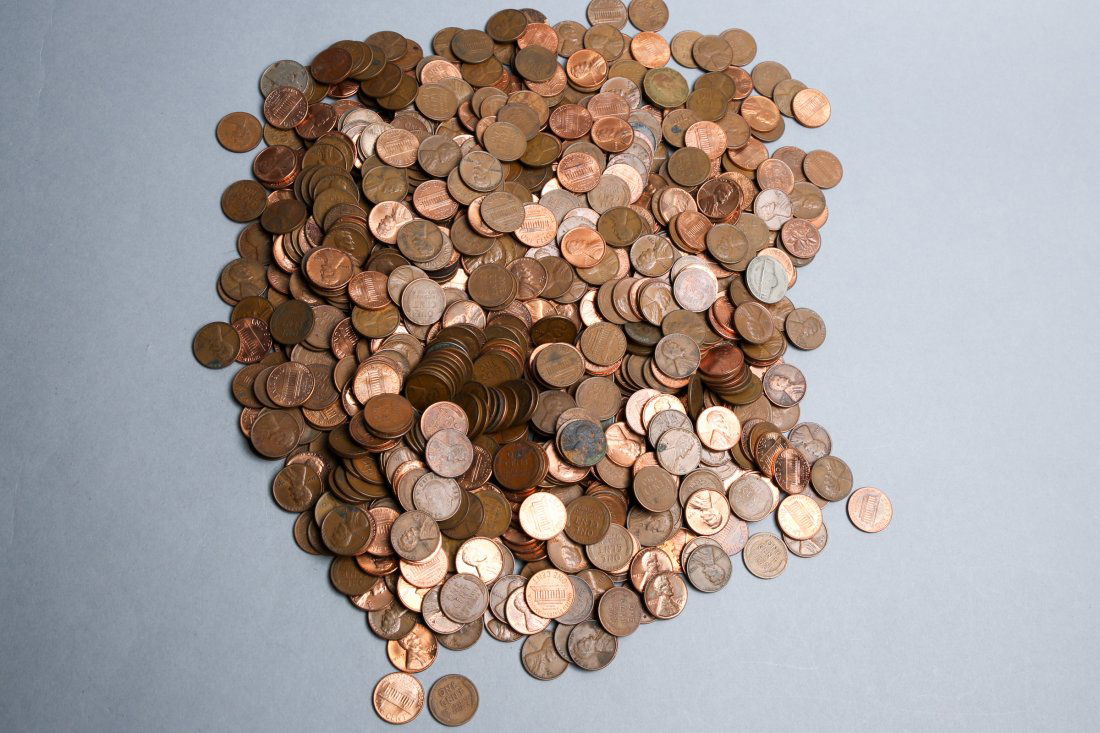 Lot of Pennies Wheats & Roosevelt's 5.5 POUNDS Copper: 5.5 pounds of Copper pennies. Pre 1982. A mixture of copper and wheat pennies.