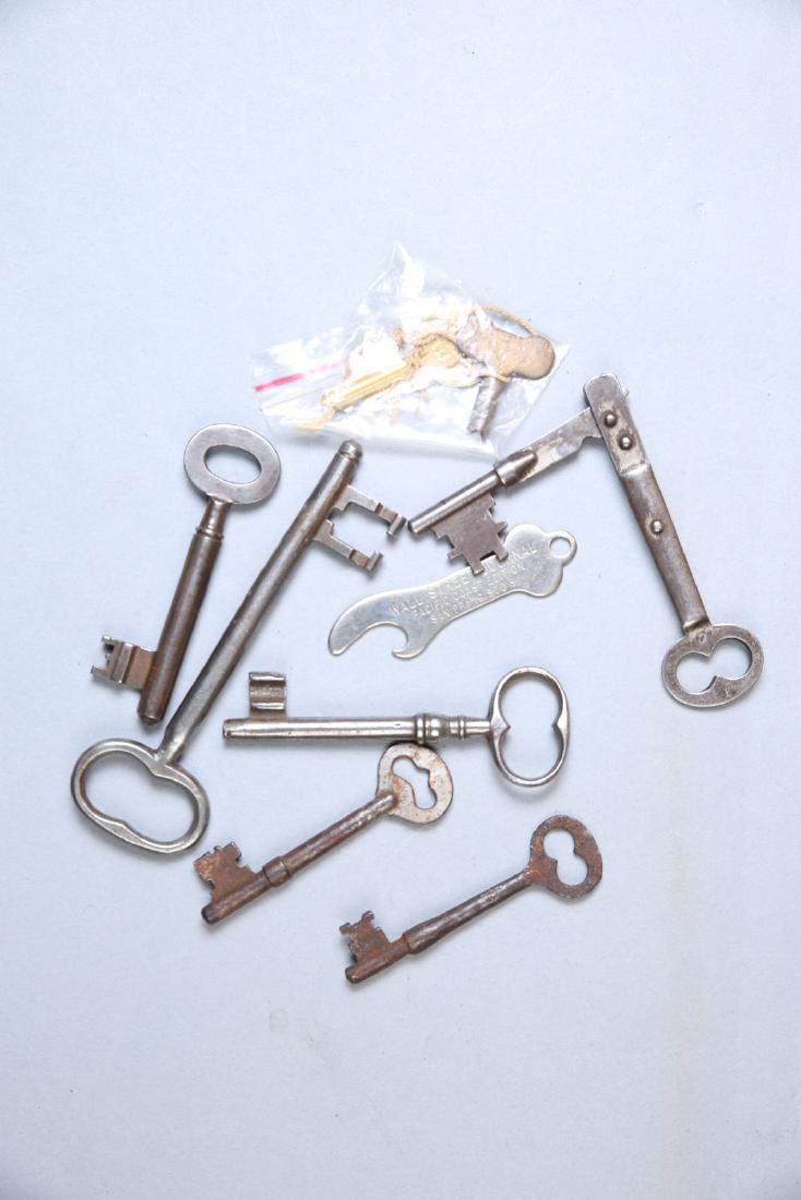 Vintage/Antique Skeleton Key Lot (1 of 2)