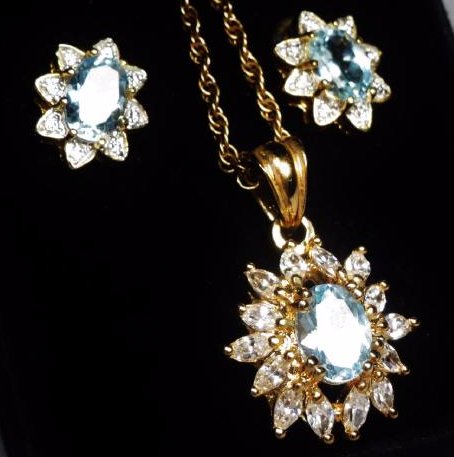 Nice Gift! Matching Earring & Necklace Set (1 of 8)