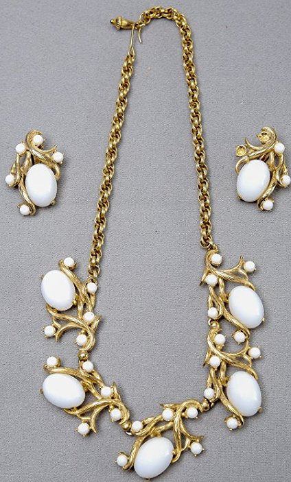 Vintage Schiapparelli Earring & Necklace Set: Cute vintage Schiaparelli earring and necklace set consists of a pair of clip on earrings and coordinating necklace. Earrings are oval glass stone surrounded by small round glass stones all in a gold