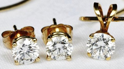 18K Gold & Diamond Earrings & Pendant (1 of 11)