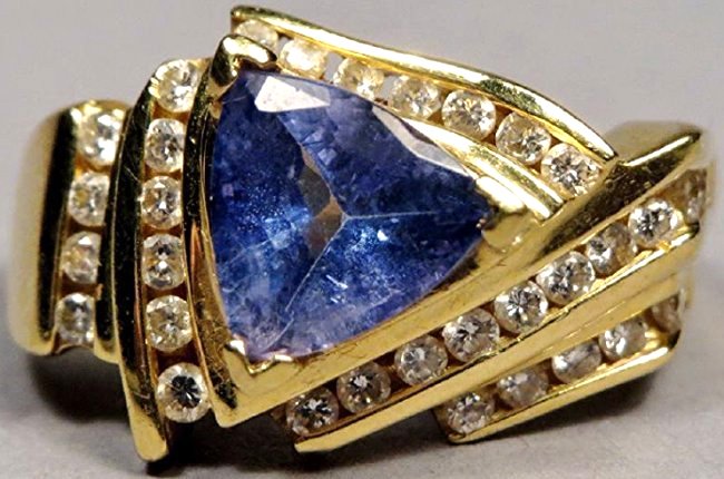 18k Gold, Diamond & Tanzanite Ring LaVian (1 of 6)