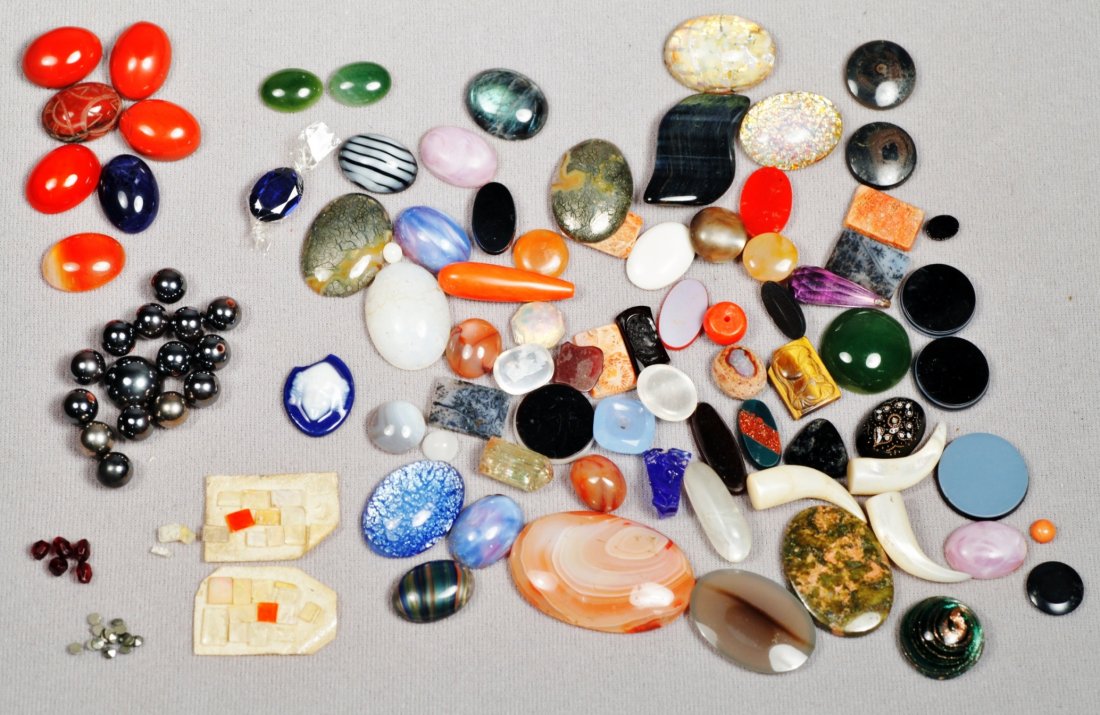 Mixed Lot Assort. Gemstones Some Carved and Cabachons: Nice big mix and assortment of gems. Rounds , cabachons, ovals, squares, rectangles, beads. Stones are opals, mother of pearl, garnet, carnelian, onyx, sm. faceted marqasites, hematites, glass and mor