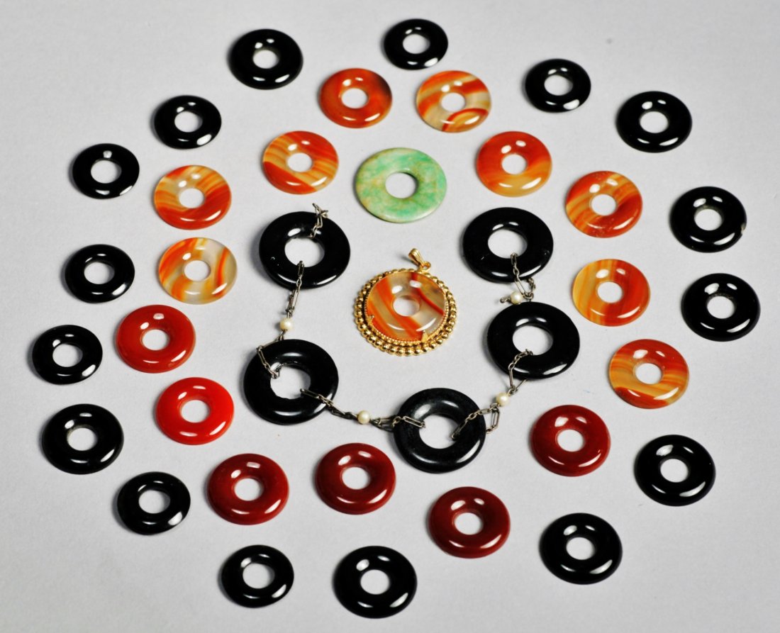 Lot of Various Sized Cut Circle Onyx and Carnelian: Lot of various sized carved and polished circles or doughnuts. These appear to be onyx and carnelian and maybe 1 jade. Smallest is just under 3/4" dia. Largest is just over 3/4".