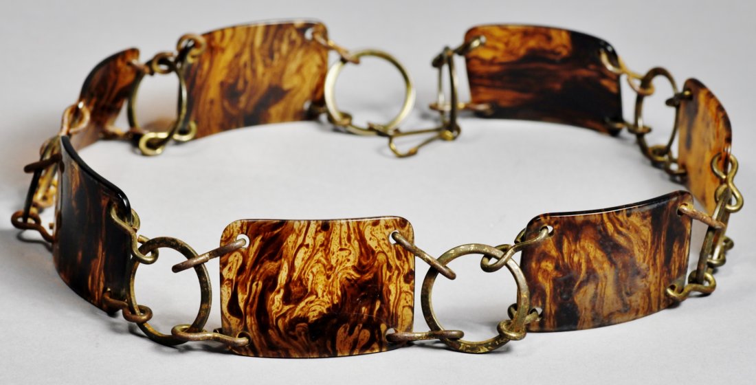 Vintage Faux Tortoise Shell Betl: Great looking belt in a faux tortoise shell pattern. Each rectangular link is attached by what appears to be brass rings and has a snap hook closure. Meausres approx 29" long.