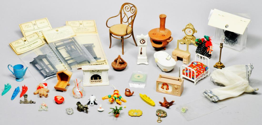 Large mixed lot mis dollhouse (1 of 4)