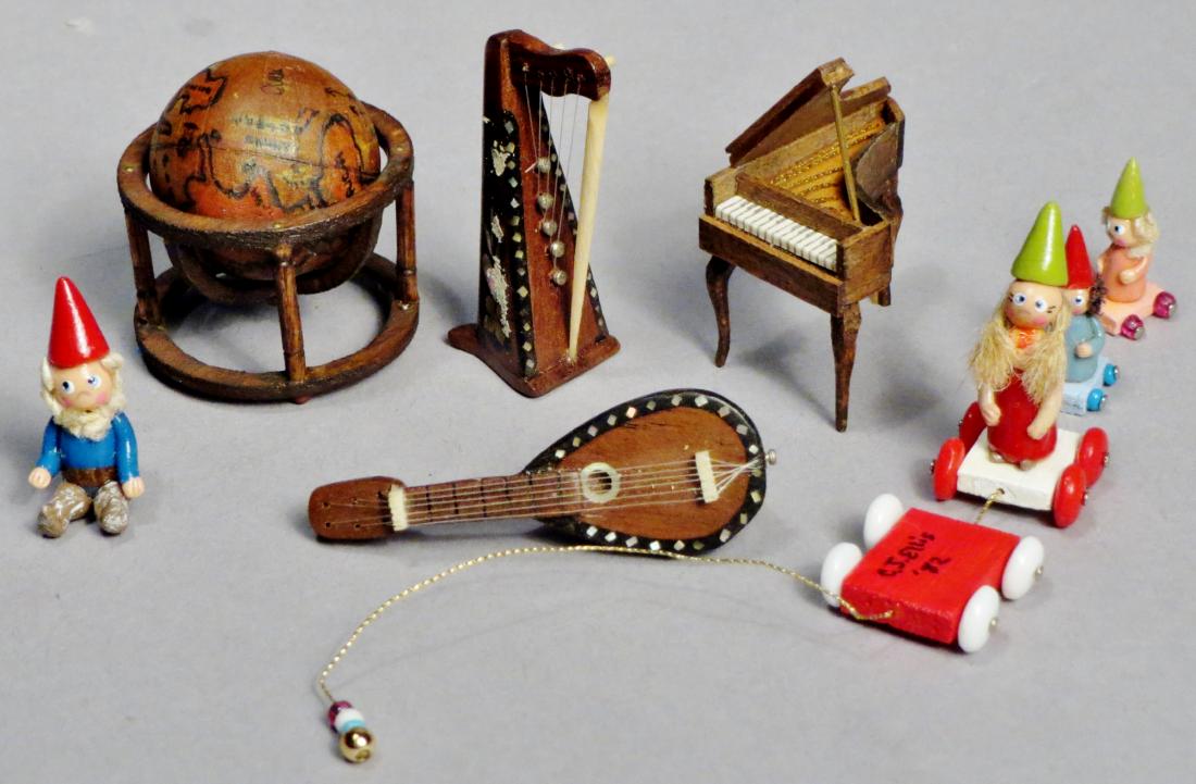 Vintage Dollhouse Miniatures (1 of 8)