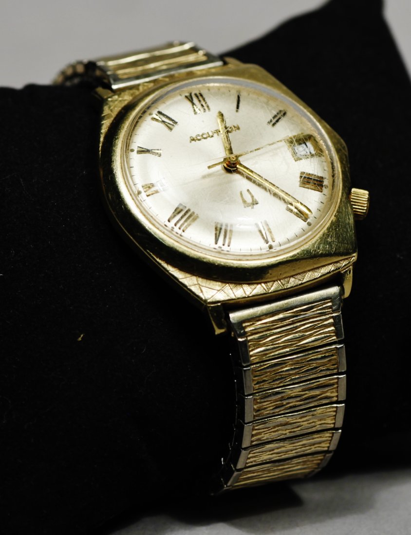 14k Gold BULOVA Accutron Date Watch: Nice Bulova 14k yellow gold Accutron quartz watch with a 2 tone Speidel watch band. Marked on the back, Bulova, Patented, 14k gold case, G655287, M9.