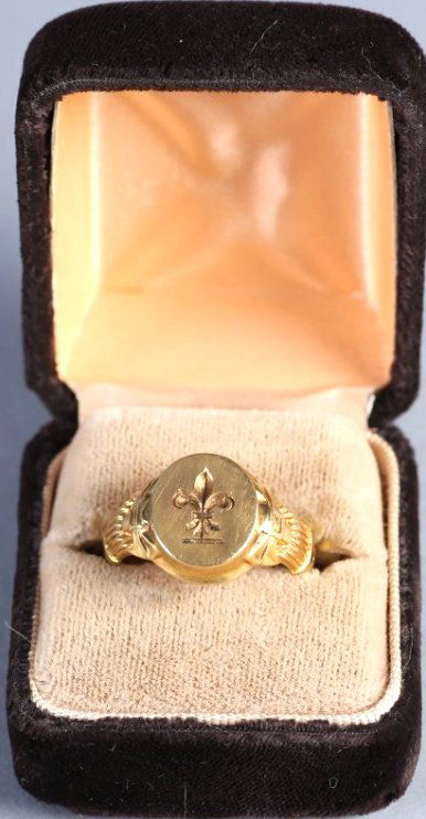 Antique 18K Gold Fleur De Lis Mens Ring (1 of 6)