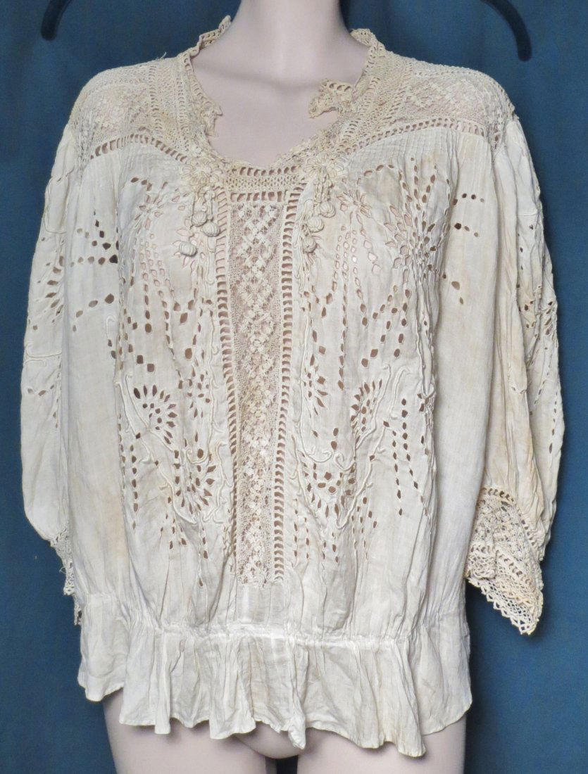 Victorian Era Top w Button Back (1 of 5)