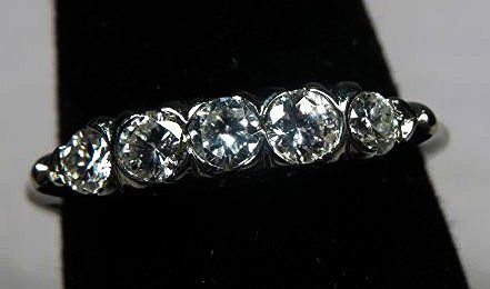 Stunning 18k White Gold 5 Diamond Ring (1 of 6)