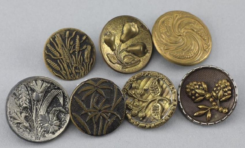 Antique Brass Plant and Flower Buttons (1 of 2)
