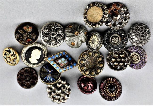19 Antique and Vintage Buttons (1 of 3)