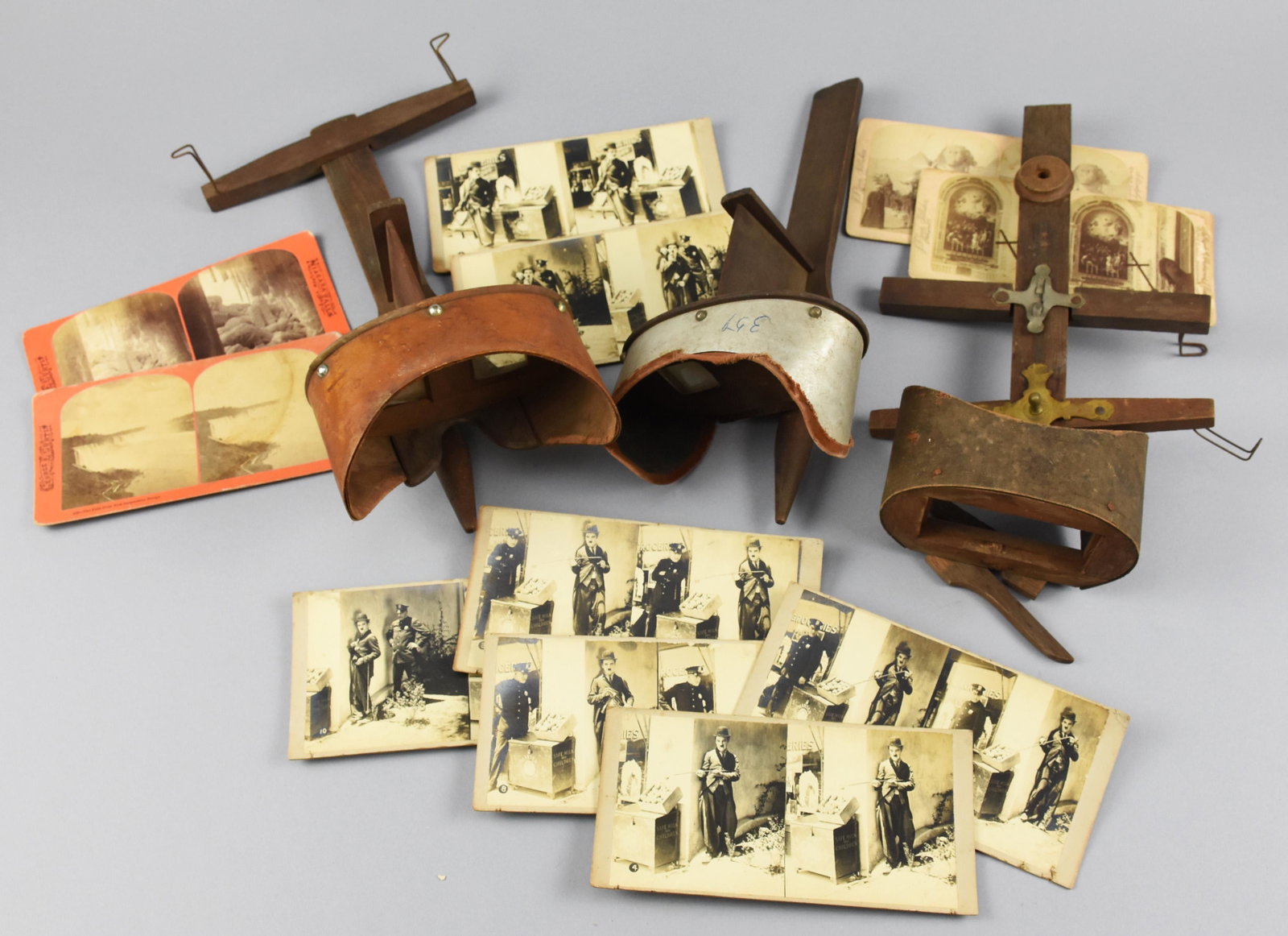 Steroview viewer & Cards Charlie Chaplin: 2 Steroview wooden viewers, one is worn, but appears complete. The other appears to be in pieces. the lot contains both landscape stereoview cards 4 in total there is some damp staining along the edge