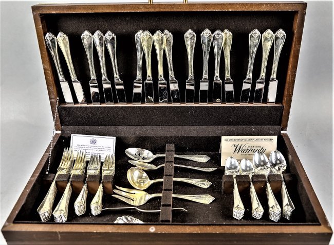 1810 Rogers Silverplate "King James: by Oneida 85: Very nice silverplate set. King James by Oneida. 85 pieces to this set, with a wood storage box. All in very good overall condition.