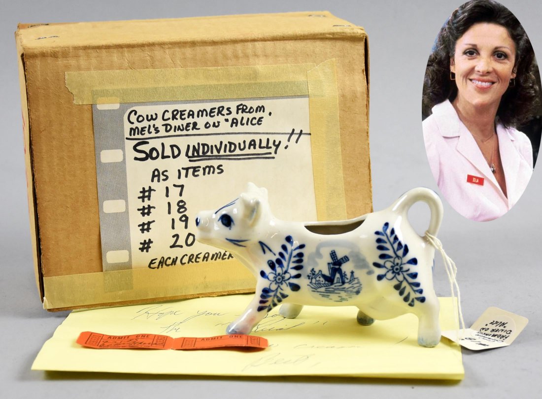 TV SHOW Alice Mel's Dinner Creamer: According to the hand written note, this is an "official" Alice Cow Creamer. The note was written by Mark Solomon who was a series writer from 1979-1985, credited on 26 episodes. The cute little blue 