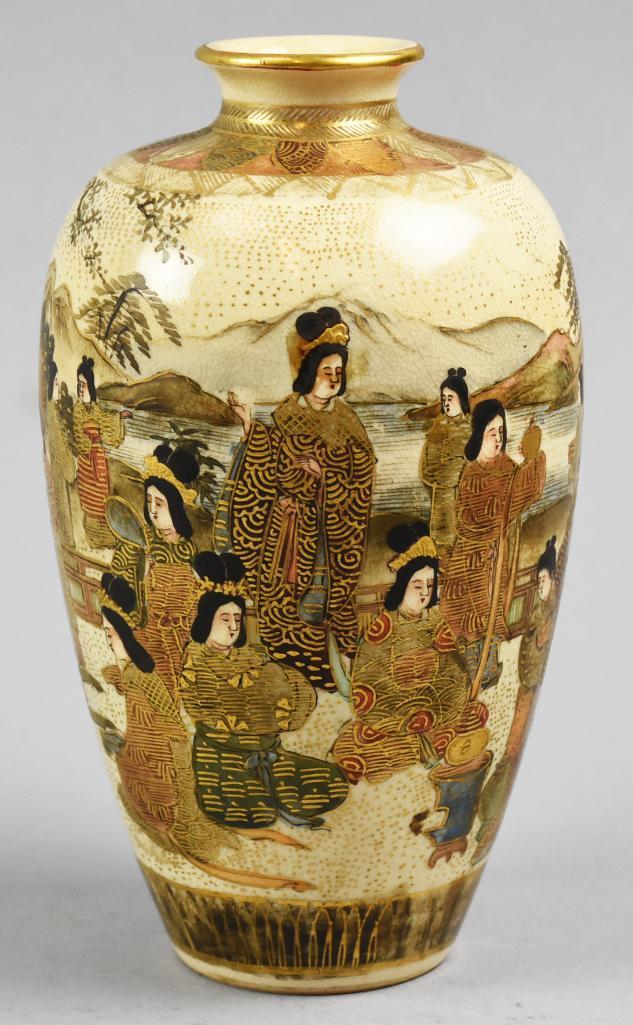 Antique Satsuma Vase Meiji Period Beauties: Antique Meiji period Satsuma vase. Meiji Period. Hand Painted and artist signed. Appears in excellent condition. Approx 6 inch in height.