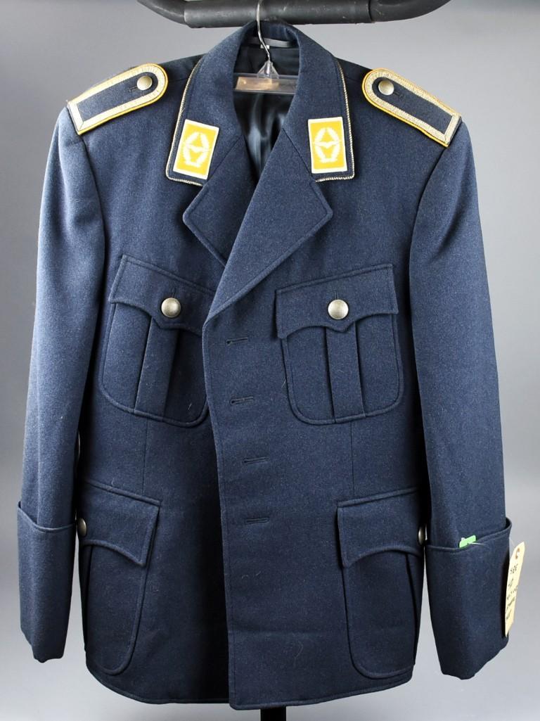 Vintage Mens Luftwaffe Jacket, Sz 40: This jacket is in very good condition. It is post WWII and a size 40. There is only one tag, a small tab with the number 6. Overall approx measures: shoulder to shoulder, 18"; waist, 34"; sleeve lengt