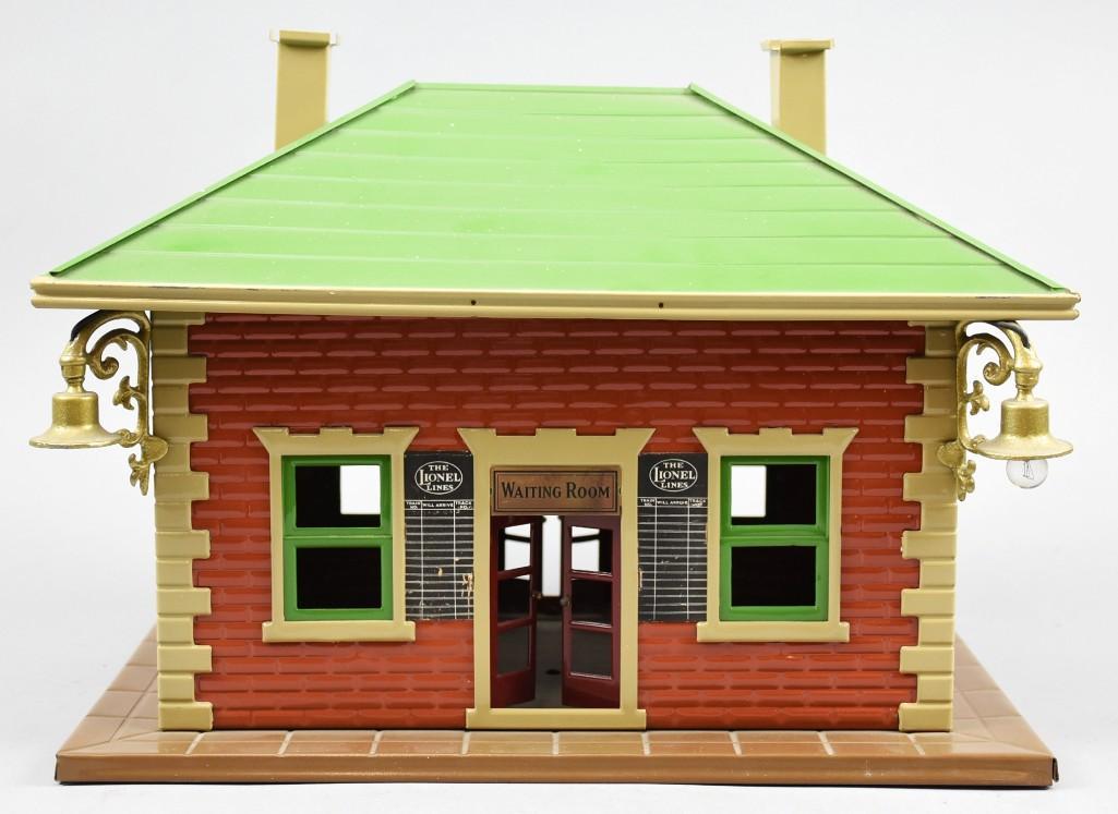 Vintage Lionel Train Depot/Waiting Room (1 of 6)