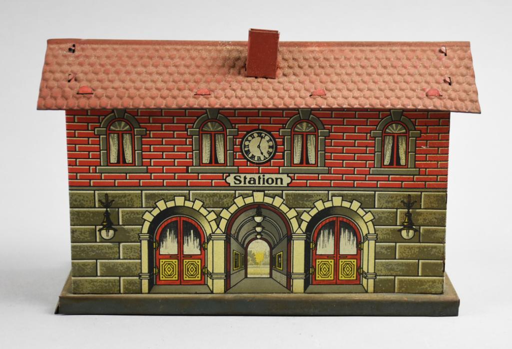 c1920 Tin Litho Fandor Tin Scale Train Station (1 of 5)