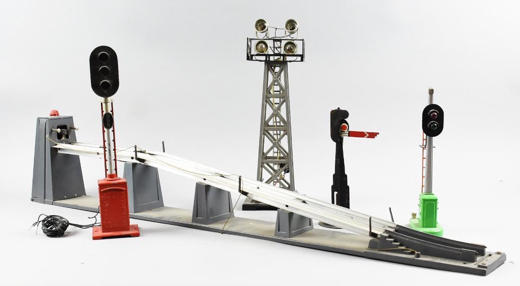 Vintage Misc. Lot, Lionel Crossing Signals/Arms (1 of 7)
