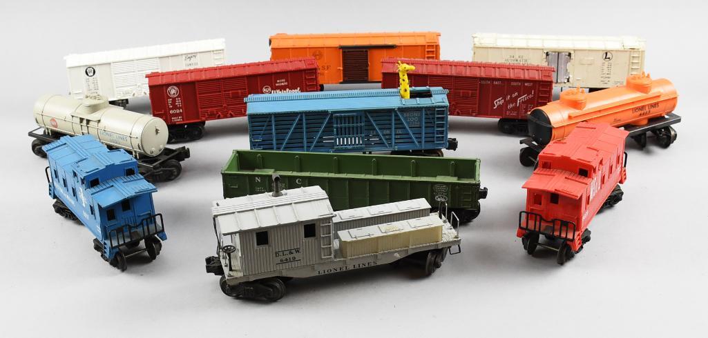 (12) Post-War Vintage Lionel Train Cars and Caboose, O (1 of 10)