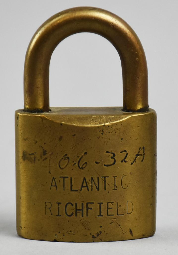 Vintage Richfield Atlantic Brass Padlock (1 of 3)