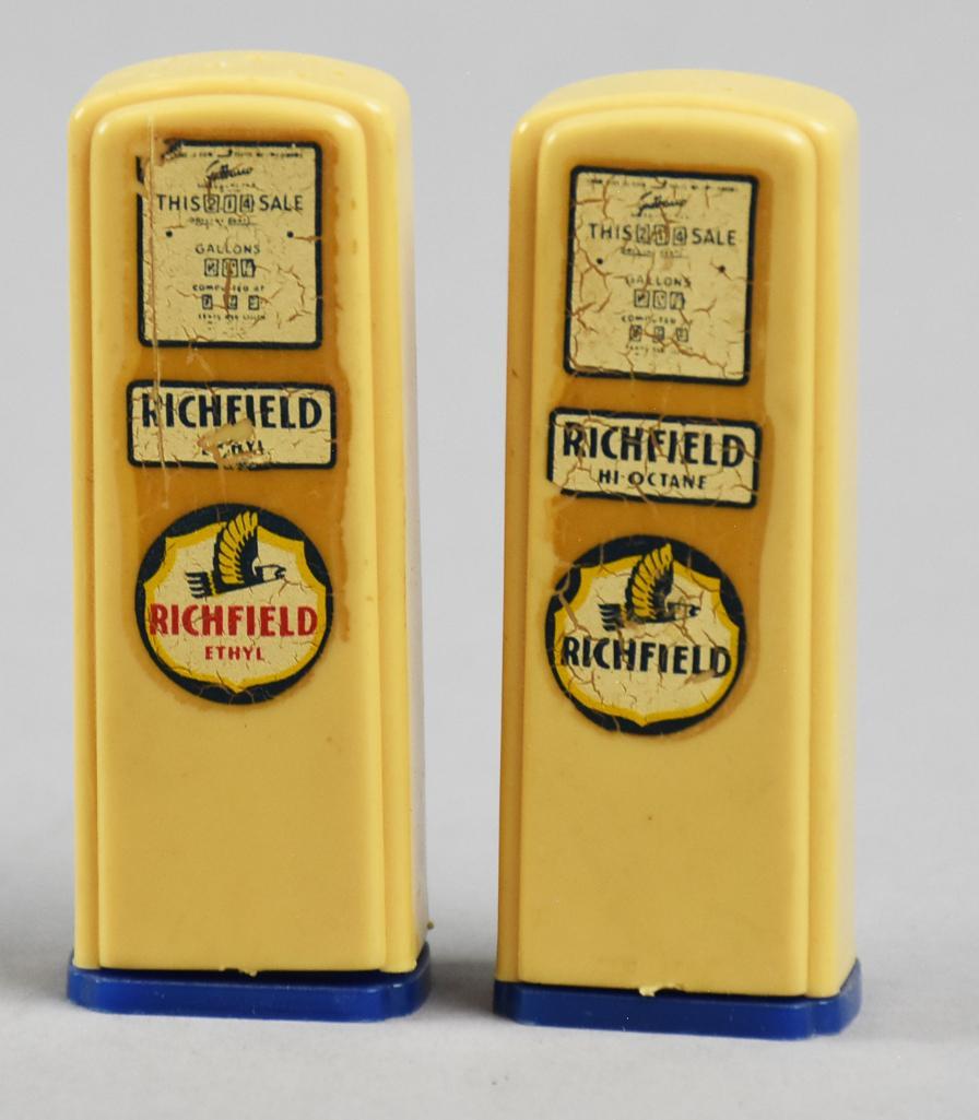 Vintage Richfield Gas Pump Salt & Pepper Shakers (1 of 7)
