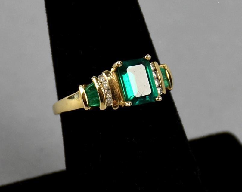 Nice 10k Gold & Syn. Emerald Ring (1 of 6)