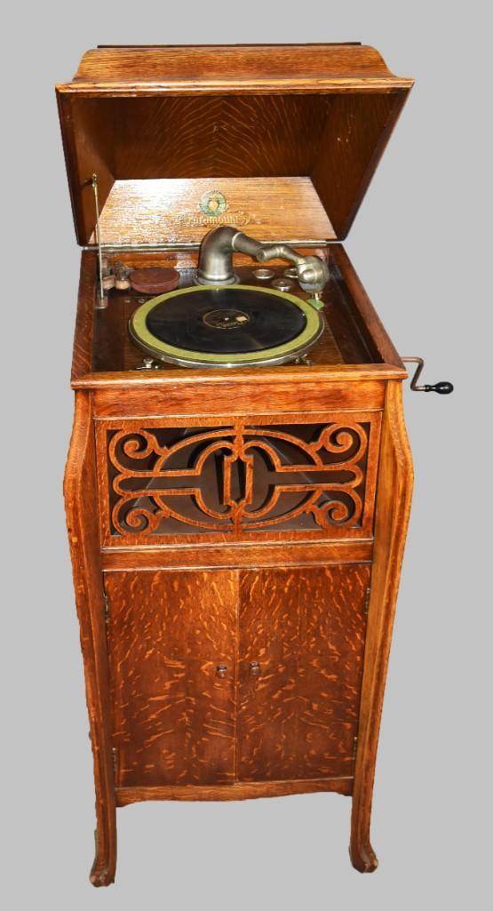 c1920 Paramount Talking Machine Phonograph (1 of 18)