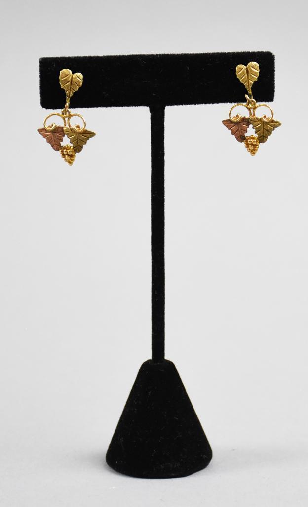 Vintage Black Hills 12K Grape/Leaf Screwback Earrings: This pretty pair of earrings is Black Hills 12k gold. The grape and leaf dangles are gold with the screwbacks being marked 1/20th of 12 K