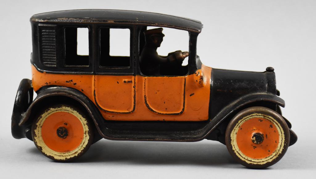 c1930 Arcade Mfg Co Cast Iron Yellow Cab (1 of 8)