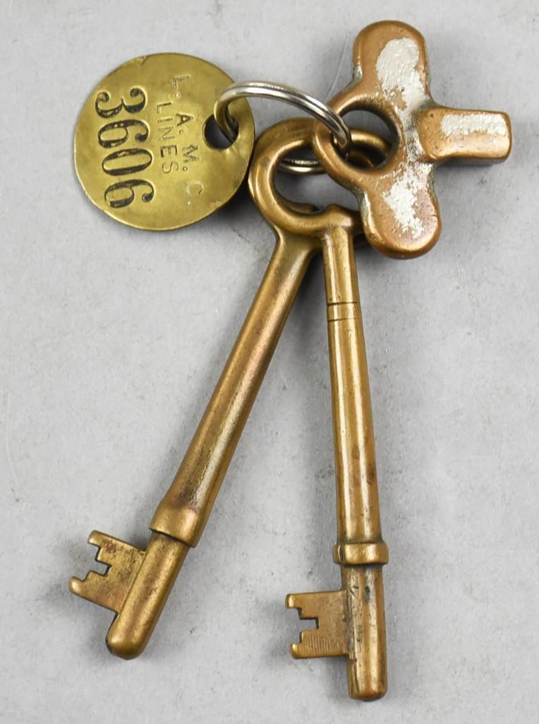 Rare Vintage Los Angeles Motor Coach Fob, Keys (1 of 3)