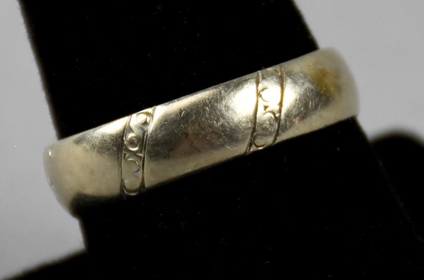 14K White Gold Keepsake Wedding Band: This very nice ring is marked 14K Keepsake and is a man's wedding band. Approx. 6mm wide. There are stamped diagonal details throughout. Marked on inside of band, approx size 12, approx weight 5.87g.