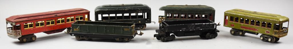 Prewar Lionel Lines Tin Litho Train Cars (1 of 4)