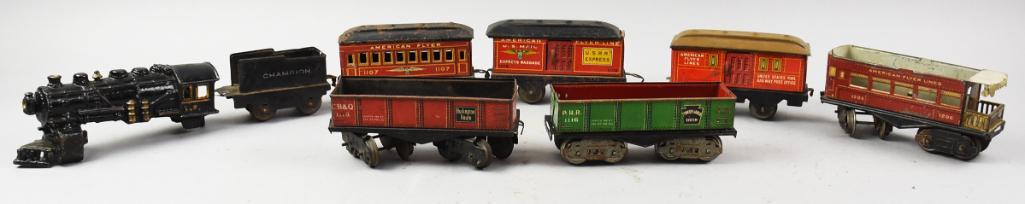 Prewar American Flyer Lines Locomotive & Train Cars (1 of 6)