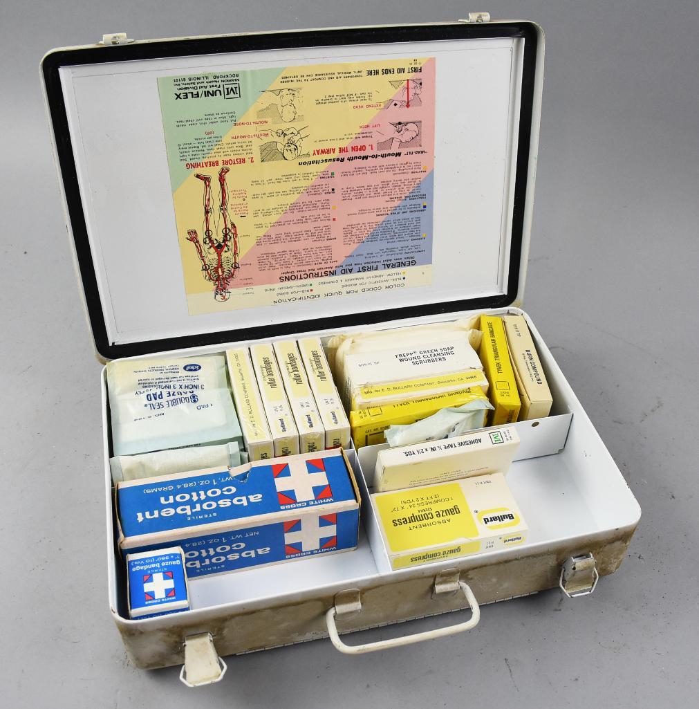 Vintage Santa Fe Railroad Full First Aid Kit (1 of 5)