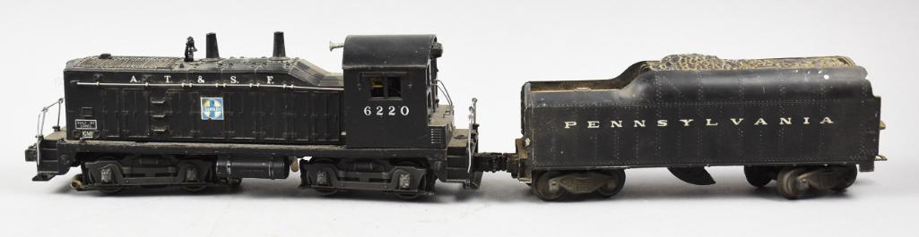 Postwar Lionel 6220 Switcher, AT&SF & Tender (1 of 7)