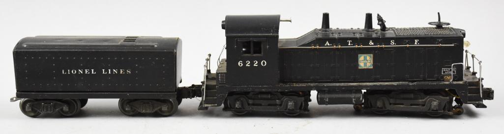 Postwar Lionel 6220 Switcher, AT&SF & Tender (1 of 6)