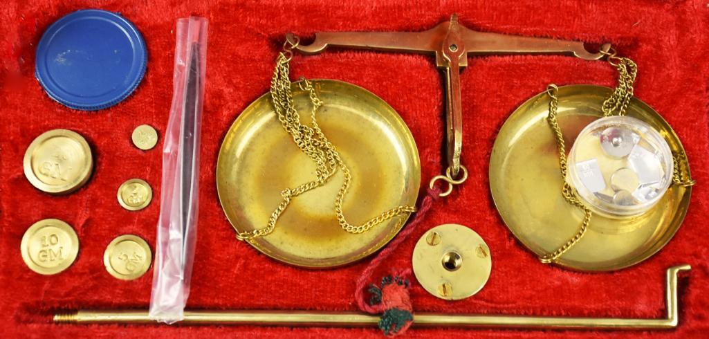 Vintage Jewelers Brass Scale, Velvet Lined Case (1 of 5)
