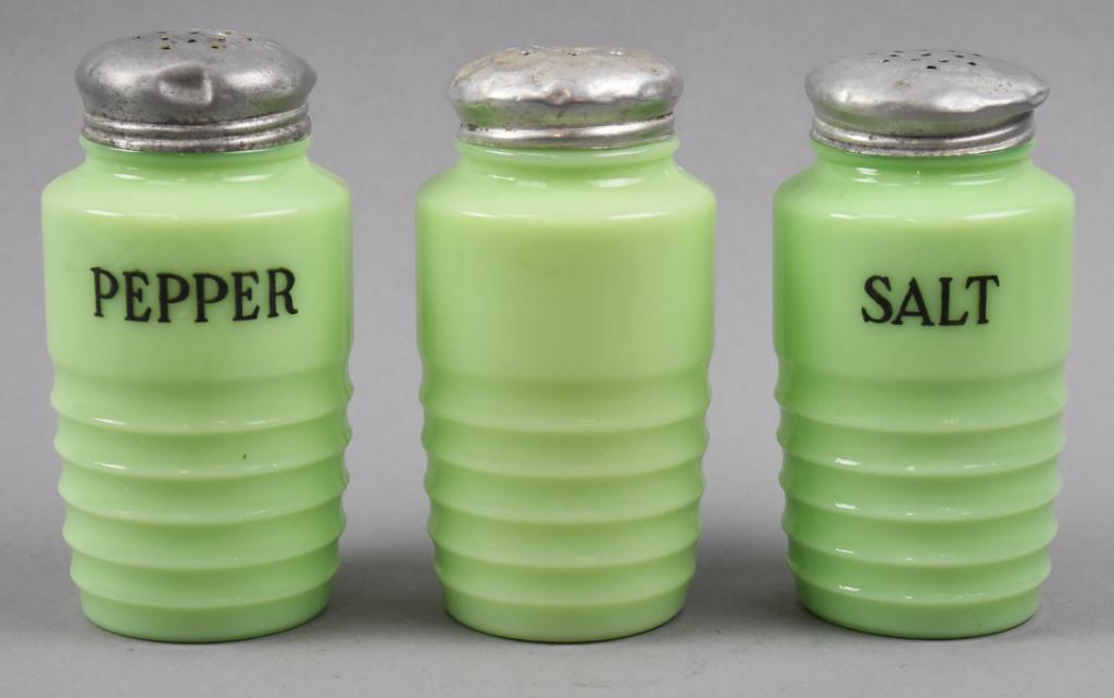 c1940 Jeannette Jadite Glass Shaker Set (1 of 6)