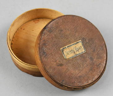 Primitive Antique Whole Nutmeg Pantry Box Mass.: This great primitive antique pantry box measures 5" across. Round box retains what appears to be the original Nutmeg Whole sticker. Bentwood shaker with original tack nails. Purchased in 2002 from