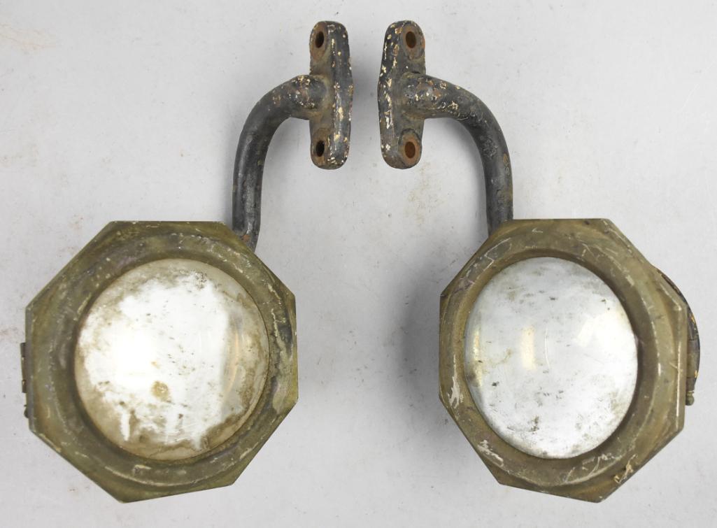 Mounting Brackets for Marker Lights Rail Road (1 of 6)