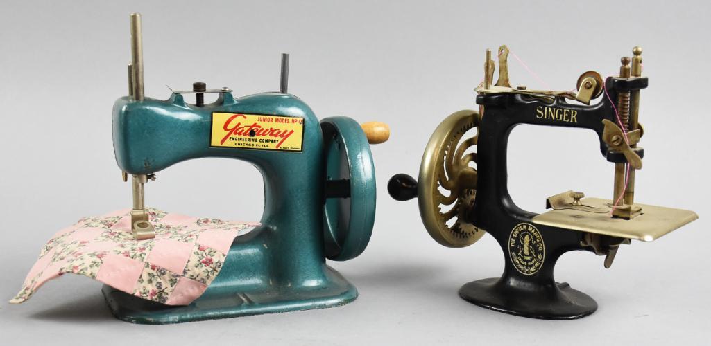 Vintage Salesman Sample & Toy Sewing Machines (1 of 9)